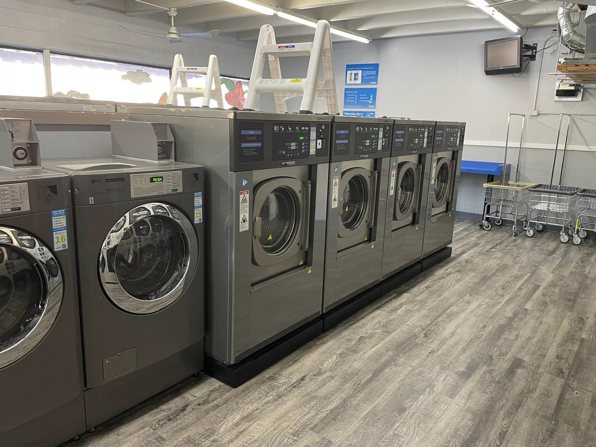 Laundromat Services Tropic Breeze Coin Laundry Knoxville, TN